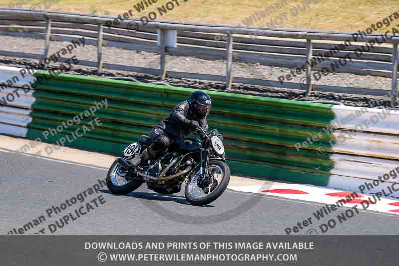 Vintage motorcycle club;eventdigitalimages;mallory park;mallory park trackday photographs;no limits trackdays;peter wileman photography;trackday digital images;trackday photos;vmcc festival 1000 bikes photographs